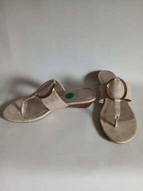 Impo Cream Gold Metallic Ring Thong Sandals Low Wedge Heel Sz7.5W